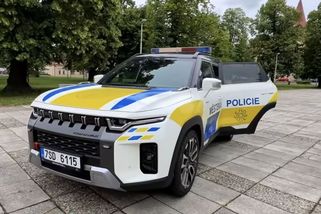 Do policejních služeb nastupuje nová čtyřkolka. A znovu od značky, na jejíž jméno si zvykáme - Garáž.cz